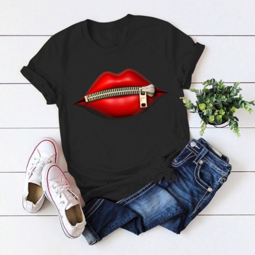 💋Rare ZIPPED UP LIPS Short Sleeve BLACK TSHIRT 💯 Cotton - Picture 2 of 4
